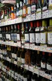 種類豊富なワインはニューヨーク産など珍しいものもあり、手土産にもぴったり