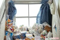 「ゴミ屋敷で孤独死」部屋には尿入りのペットボトルも…遺品整理人からのメッセージ