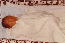 赤ん坊のころの奈央さん。なんの不安もない笑顔