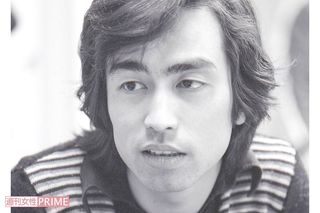 ドリフ加入2か月前の志村けんさん。人をへて、'74年4月からザ・ドリフターズのメンバーに。『8時だョ!全員集合』（TBS系）の少年少女合唱団で歌った『東村山音頭』で一躍、小学生のアイドルに。PTAには“子どもに見せたくない番組”として目の敵にされたが、最高視聴率は50・5％!