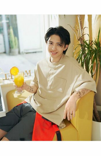 5月、植物やハートのモチーフが確認できる（岩橋玄樹公式インスタグラムより）