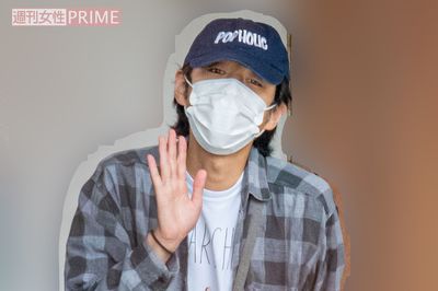 宮藤官九郎がコロナ感染後2か月ぶりに現場復帰、直撃に「ご迷惑おかけしました」