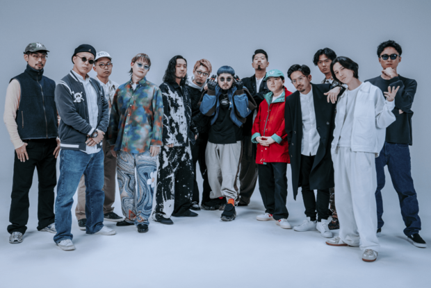 梅田サイファー(左から)Cosapu、teppei、コーラ、HATCH、R-指定、KennyDoes、テークエム、KBD、KOPERU、KZ、ILL SWAG GAGA、peko、SPI-K