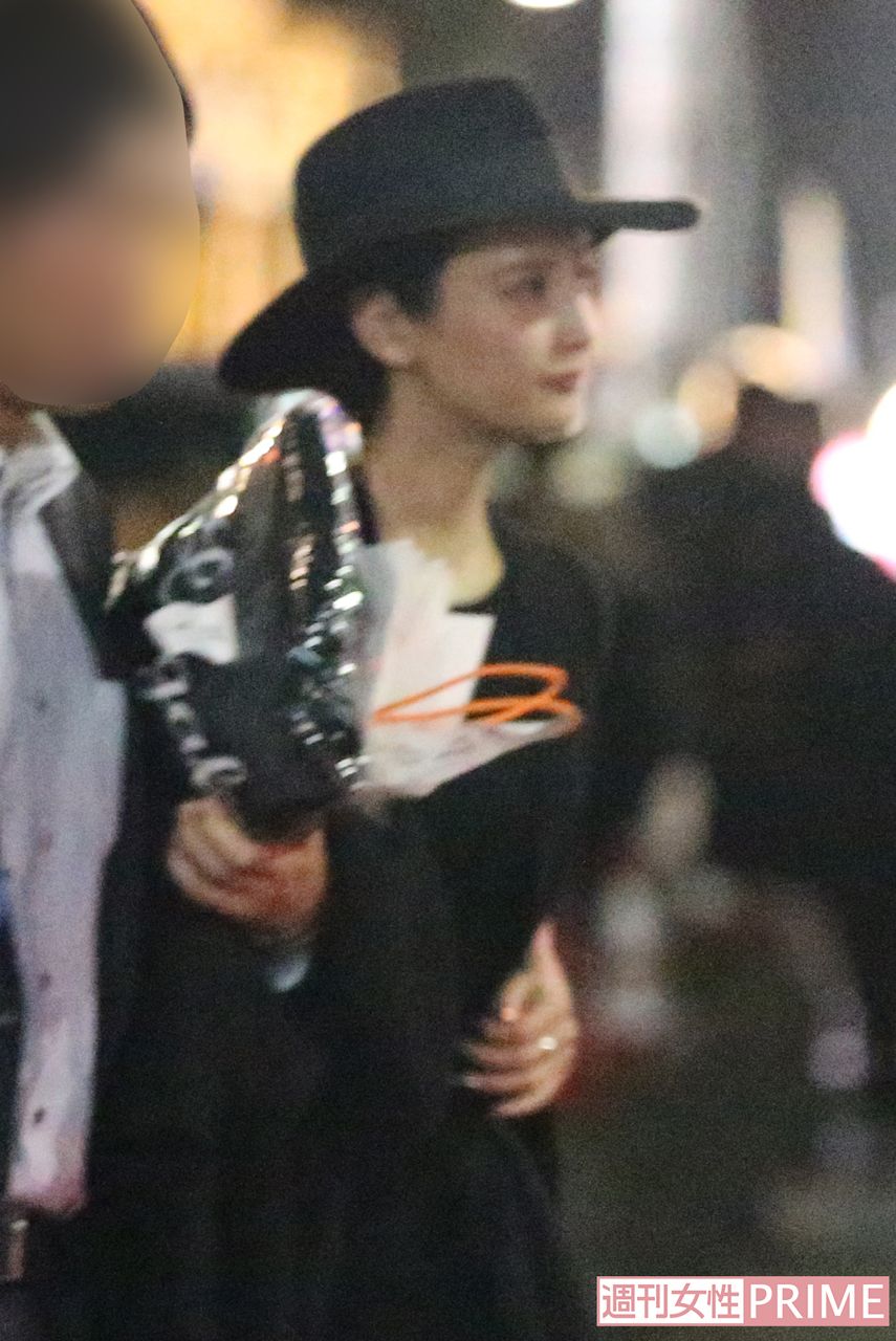 米倉をライバル視する弁護士役を演じた菜々緒は二次会まで参加