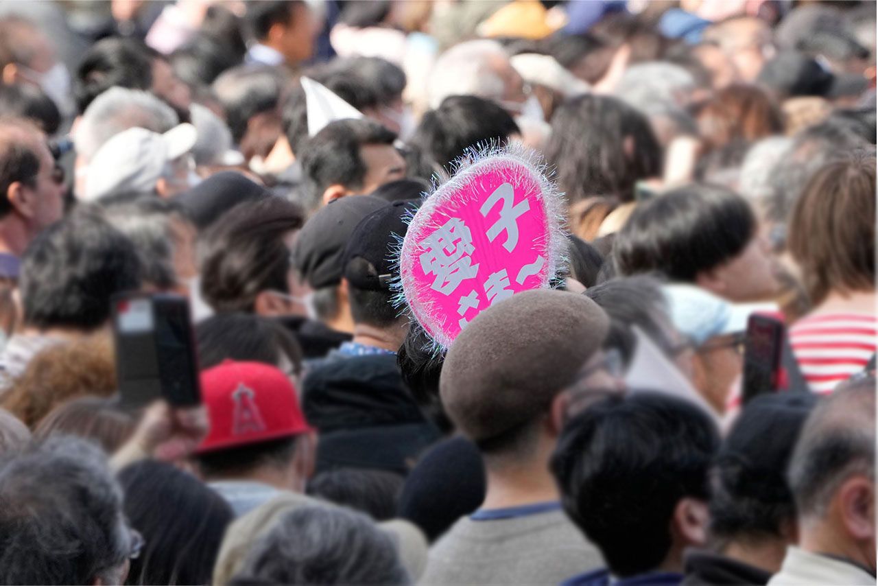 愛子さまの“推し活うちわ”も出現した天皇誕生日の一般参賀