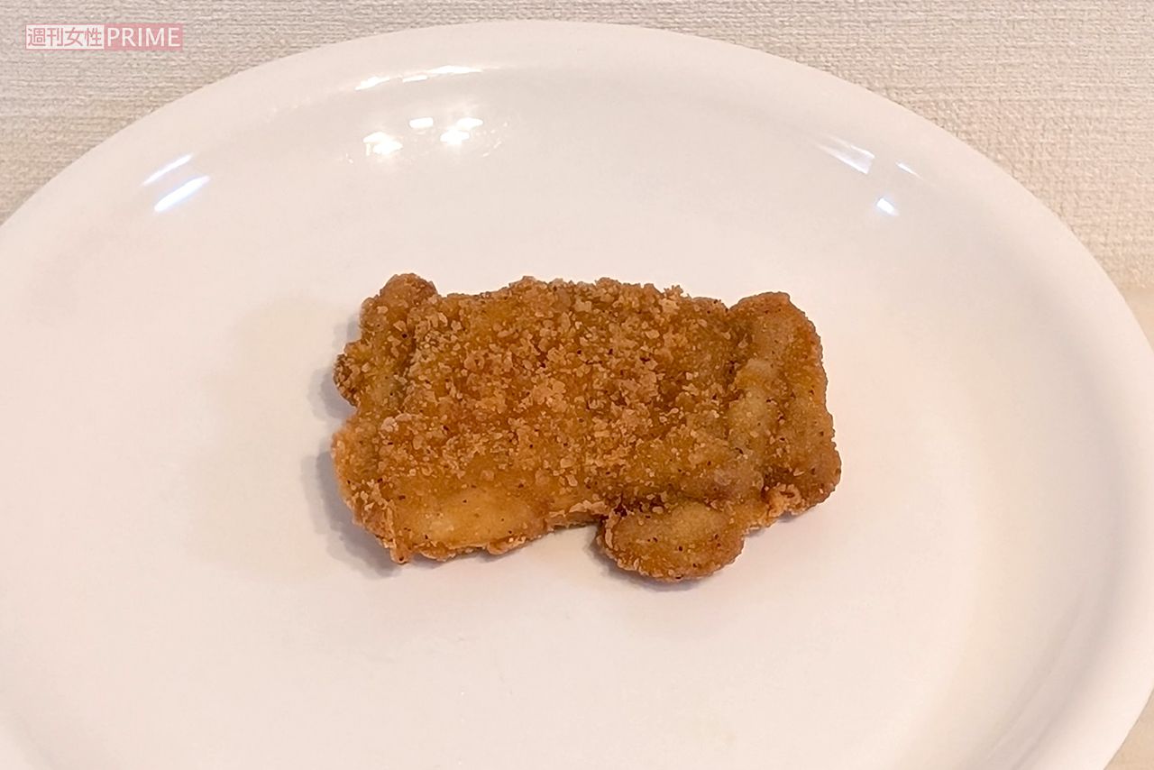 ファミリーマート「ファミチキ（骨なし）」230円（税込248円）　撮影／編集部