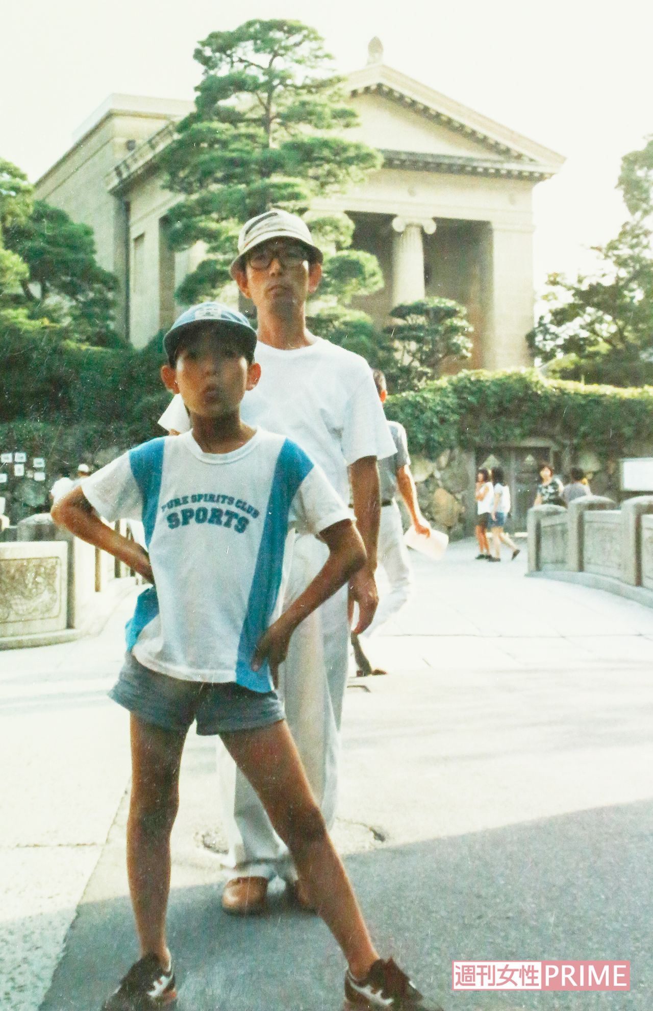 父親と一緒に仕事場で遊ぶほか、美術館や動物園に出かけることも多かったという