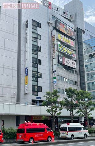 立てこもり事件の現場となったマンボープラス大宮西口店は駅前で繁華街にも近い