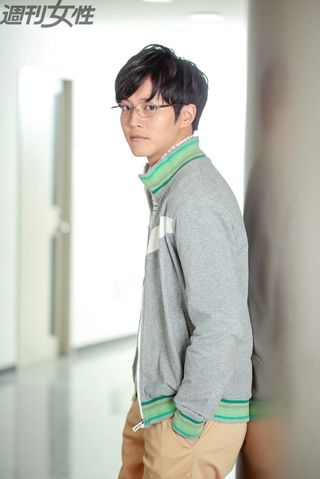 松坂桃李、私生活でもメガネ使用「勉三さんのようなやつ」