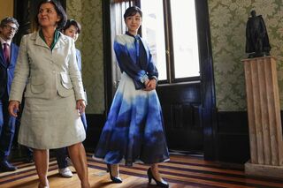 ブラジルで着用されたスカートとトップスは市販品