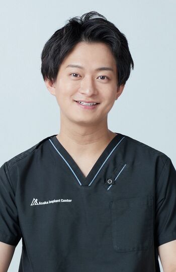 浅賀勝寛先生●歯学博士。浅賀歯科医院院長。日本口腔インプラント学会専門医。YouTubeの『Dr.勝YouTubeチャンネル』では、歯科に関するさまざまな情報を発信。登録者数8万人超え（2024年10月現在）。
