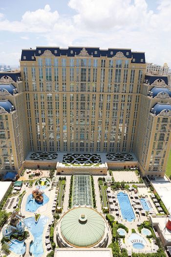 エッフェル塔から見たホテルの全体像。アクアワールドは６階で、この下に巨大ショッピングモールやカジノがある