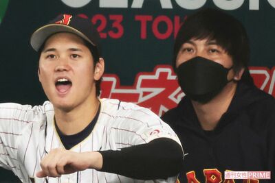 大谷翔平（左）と水原一平氏（2023年）