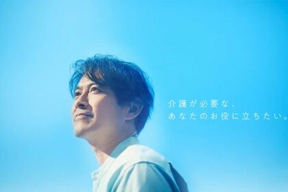 久しぶりにCMに出演した山口達也。以前のワイルドさはなくなり、爽やかな印象に（本人SNSより）