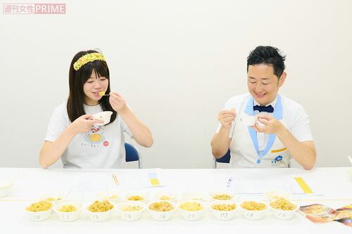 実際に食べ比べしている様子