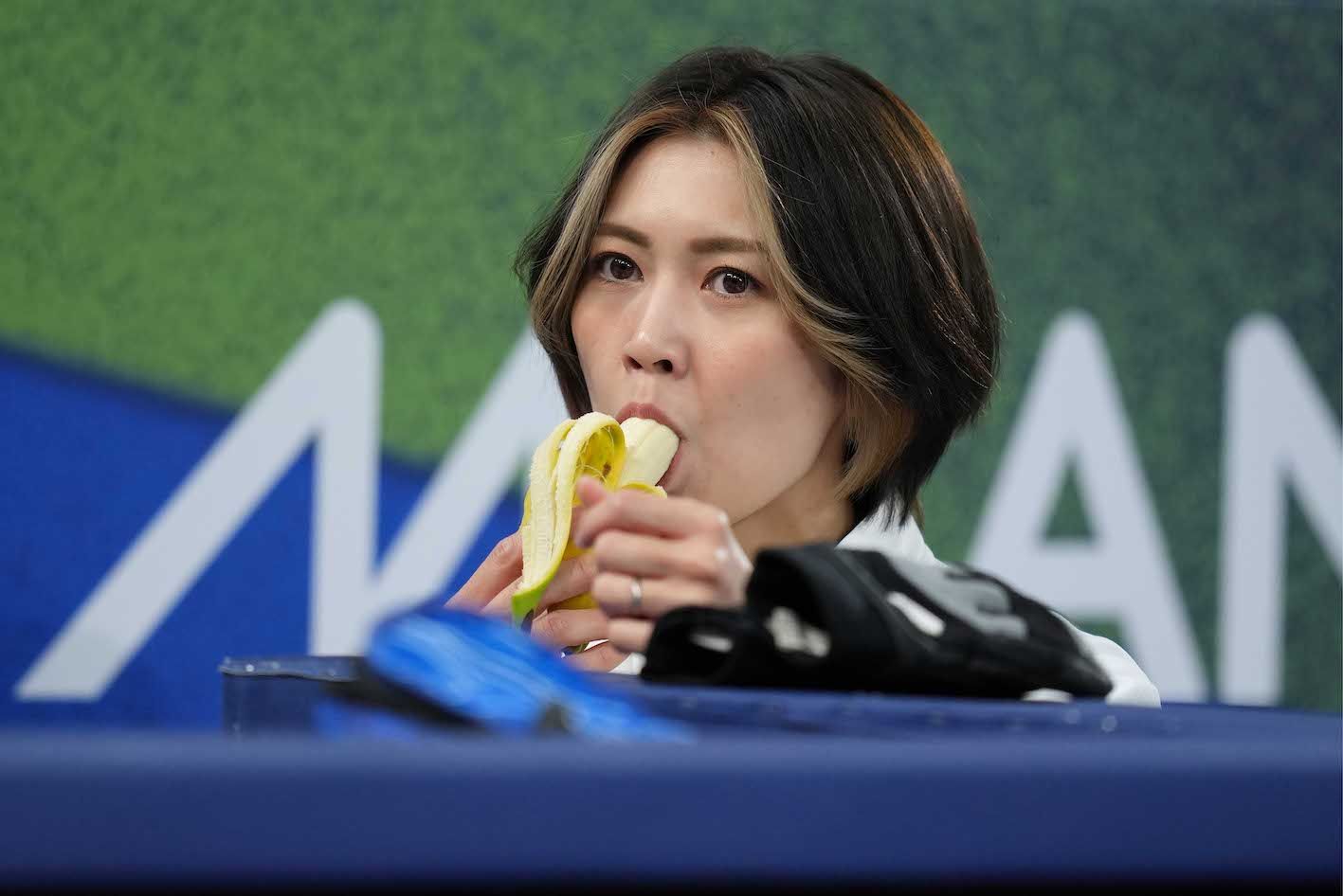 ミラノ・コルティナ五輪カーリング女子日本代表『フォルティウス』の“もぐもぐタイム”　撮影／JMPA