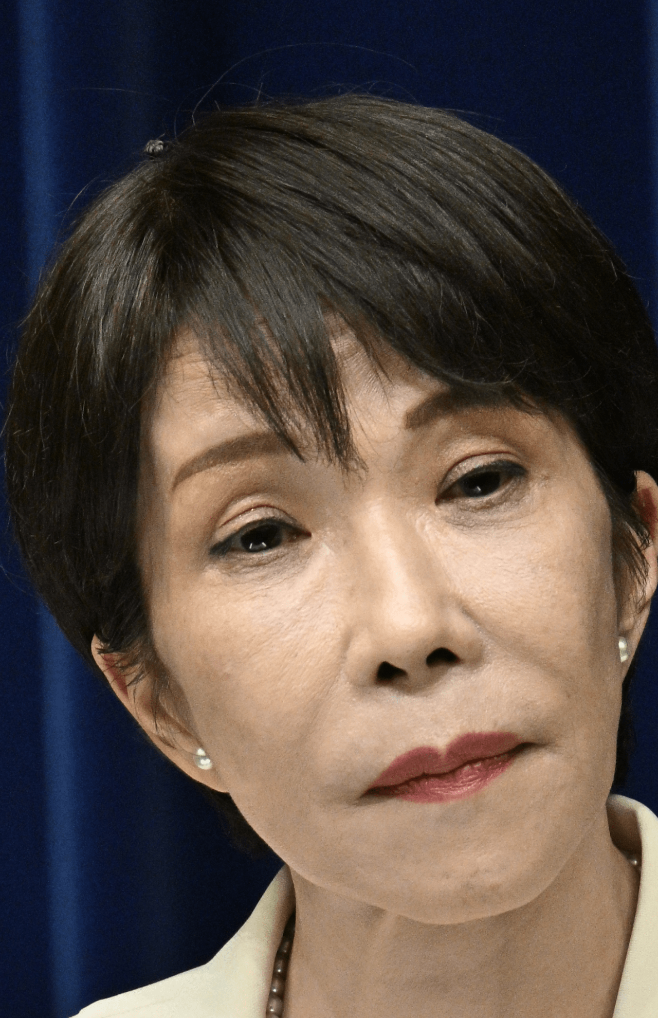 高市首相の頭にハエが止まる様子（撮影／JMPA）