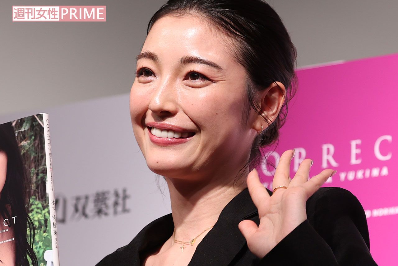 写真集の記者会見に出席した木下優樹菜