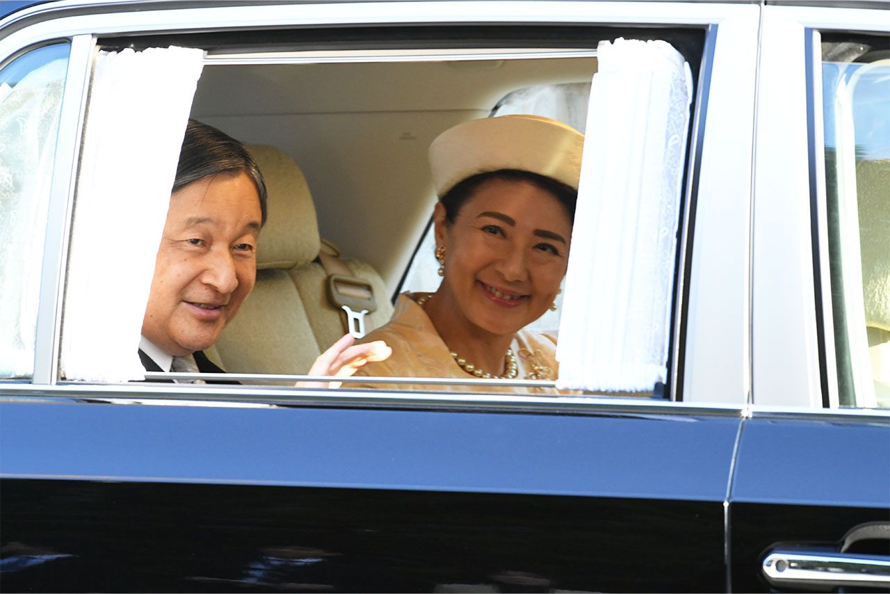 天皇陛下誕生日につき上皇上皇后両陛下にご挨拶に向かうご夫妻