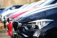 「偽セレブ」が大好きな高級外車や自家用ヘリを「一流のお金持ち」が好まないワケ