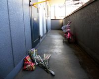 3歳児女児放置死事件 昨年6月には夜中に玄関先で女児を放置