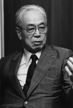 阿川弘之氏。1999年文化勲章受章。代表作に『春の城』『雲の墓標』『山本五十六』など