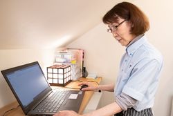 今までとちがう職種と、初めてのパソコンに挑戦中の67歳女性