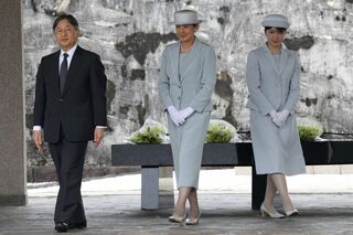 今年6月、沖縄県を訪問された両陛下と愛子さまは“献花”をされた