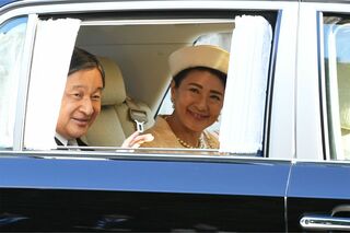 天皇陛下誕生日につき上皇上皇后両陛下にご挨拶に向かうご夫妻