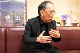 その誠実な人柄で人気者になった新垣隆さん。現在も音楽家として各所で活躍している