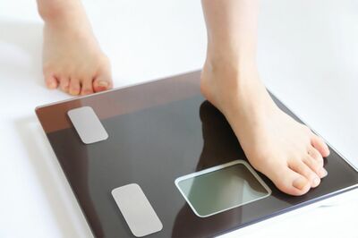 毎朝、体重計に乗る　※画像はイメージです