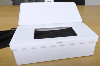 フタが勝手に閉まるから片手で使えるスマートさもうれしい♪／100円