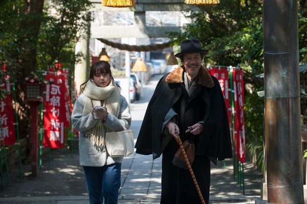 鎌倉で代書屋として歩み始めた鳩子は、さまざまな人と出会い、成長する　(c)NHK