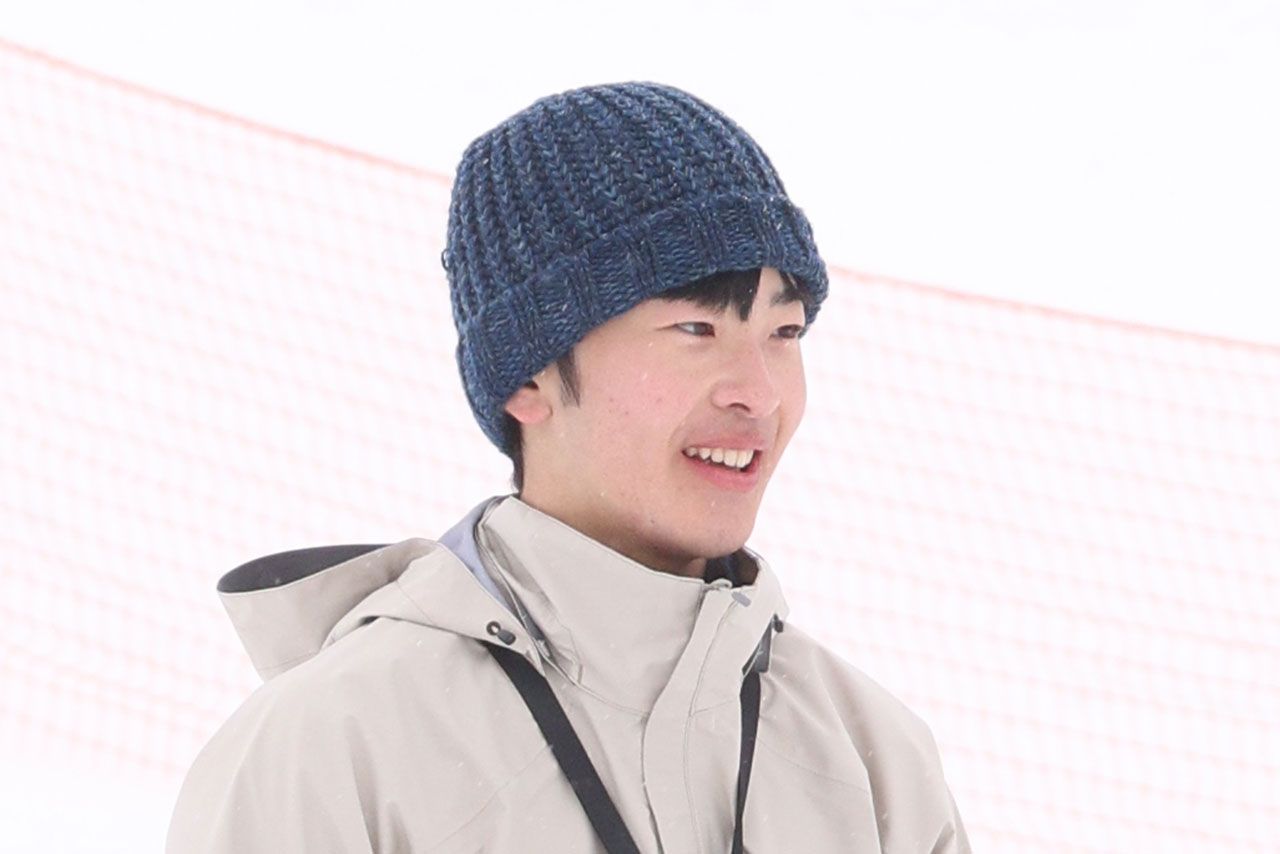 3月7日、颯爽とゲレンデを滑られる悠仁さま