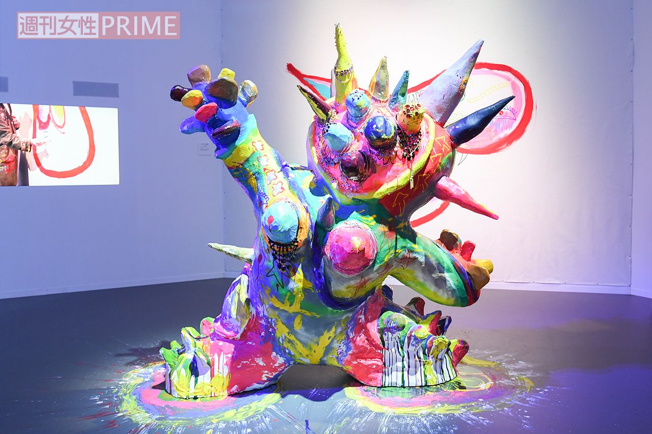 絵のほかにも大きなオブジェもたくさん展示され、中には“体験型”のアートも　撮影／高梨俊浩