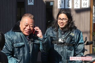 【12】15:10　2度目の充電タイム。話しかけてきた子どもの家族に充電をお願いするもNG！　撮影／斎藤周造