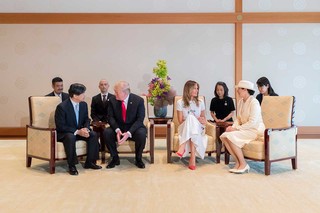 昨年5月、トランプ大統領夫人と通訳を介さずに会見される雅子さま