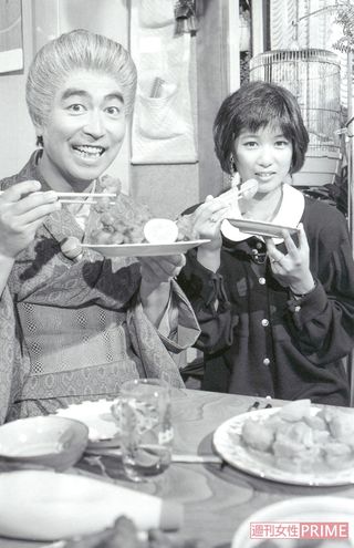 『志村けんの失礼しまぁーす!』（'86～'87年）では、おばあちゃんに扮する志村さんと堀ちえみが、全国のご家庭で夕食を