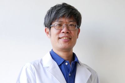 「洗濯ハカセ」こと老舗クリーニング店「白洋社」部長の神崎健輔さん