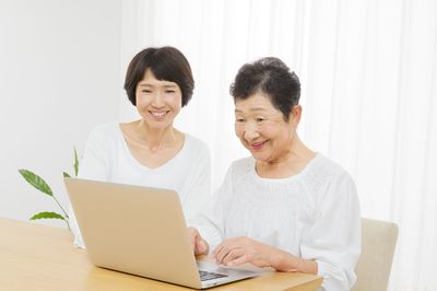 大人女子のためのSNS入門「ミドル世代のおすすめはFacebook」