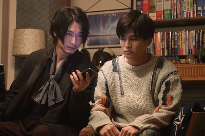 ディーン・フジオカ、初主演の月9ドラマ撮影の合間に“パトロール”に勤しむ