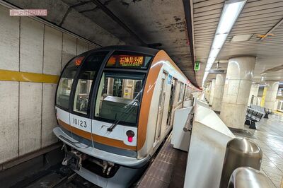 《Xで話題》有楽町線内で表示された「ホームに降りて車両の移動はご遠慮ください」理由を東京メトロが回答