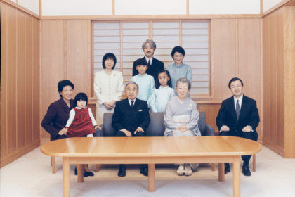 佳子さまと眞子さんの姉妹は、幼いころから叔母の清子さんを慕っていた（2004年1月）写真／宮内庁提供