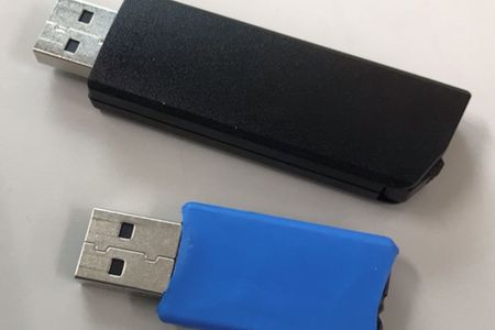 被害者が購入したUSBメモリ