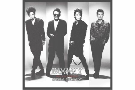 東京ドームでの解散ライブ「LASTGIGS」では9万枚以上のチケットが10分で完売。予約電話の多さで文京区の電話回線がパンクしたというBOØWY（写真はジャケットより）