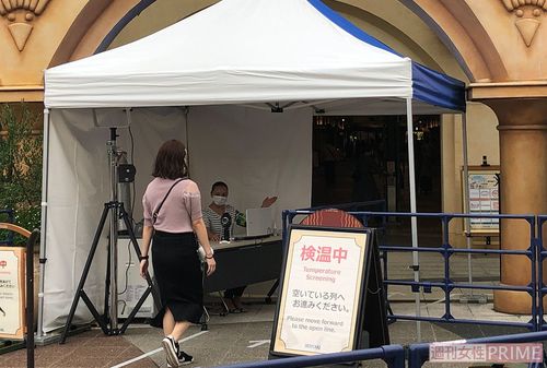 隣接の『イクスピアリ』は検温所を設置。ディズニー再開時もこれに準ずるのだろうか