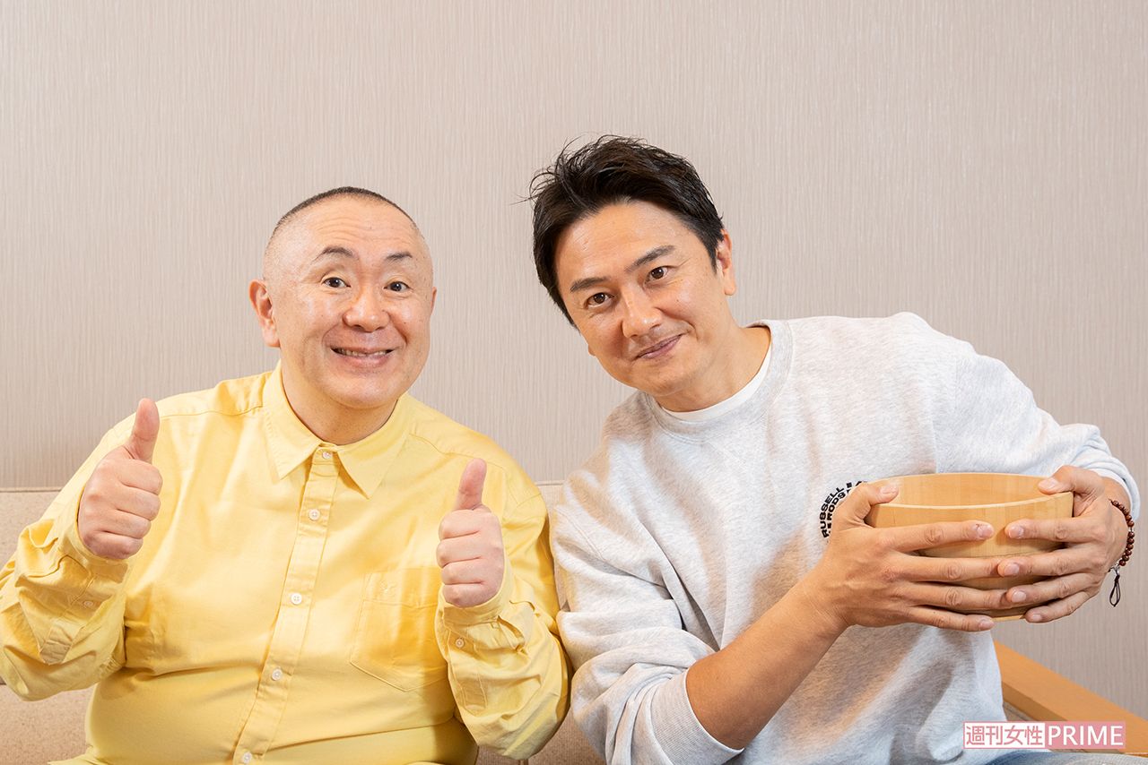 原田龍二（右）と松村邦洋（左）