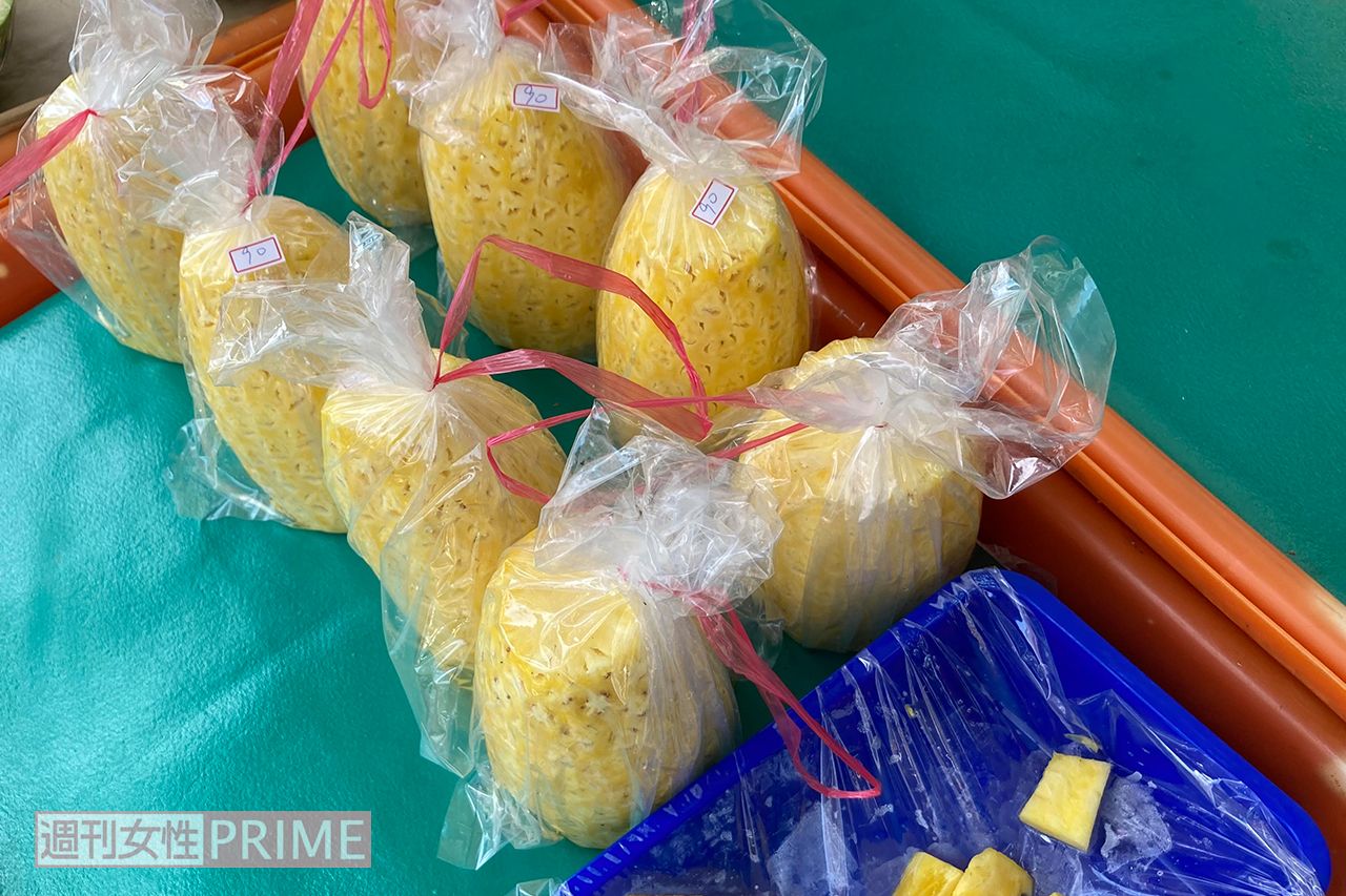 市場ではあらかじめ皮がむかれて売られている。または皮つきのものをその場でむいてもらうそう！