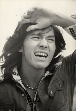 デビュー間もないころの西城さん。長髪がトレードマークだった