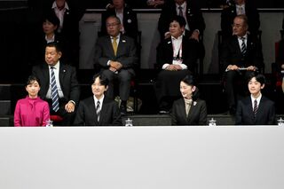 11月15日の開会式。佳子さまはピンクのワンピースでお出ましに